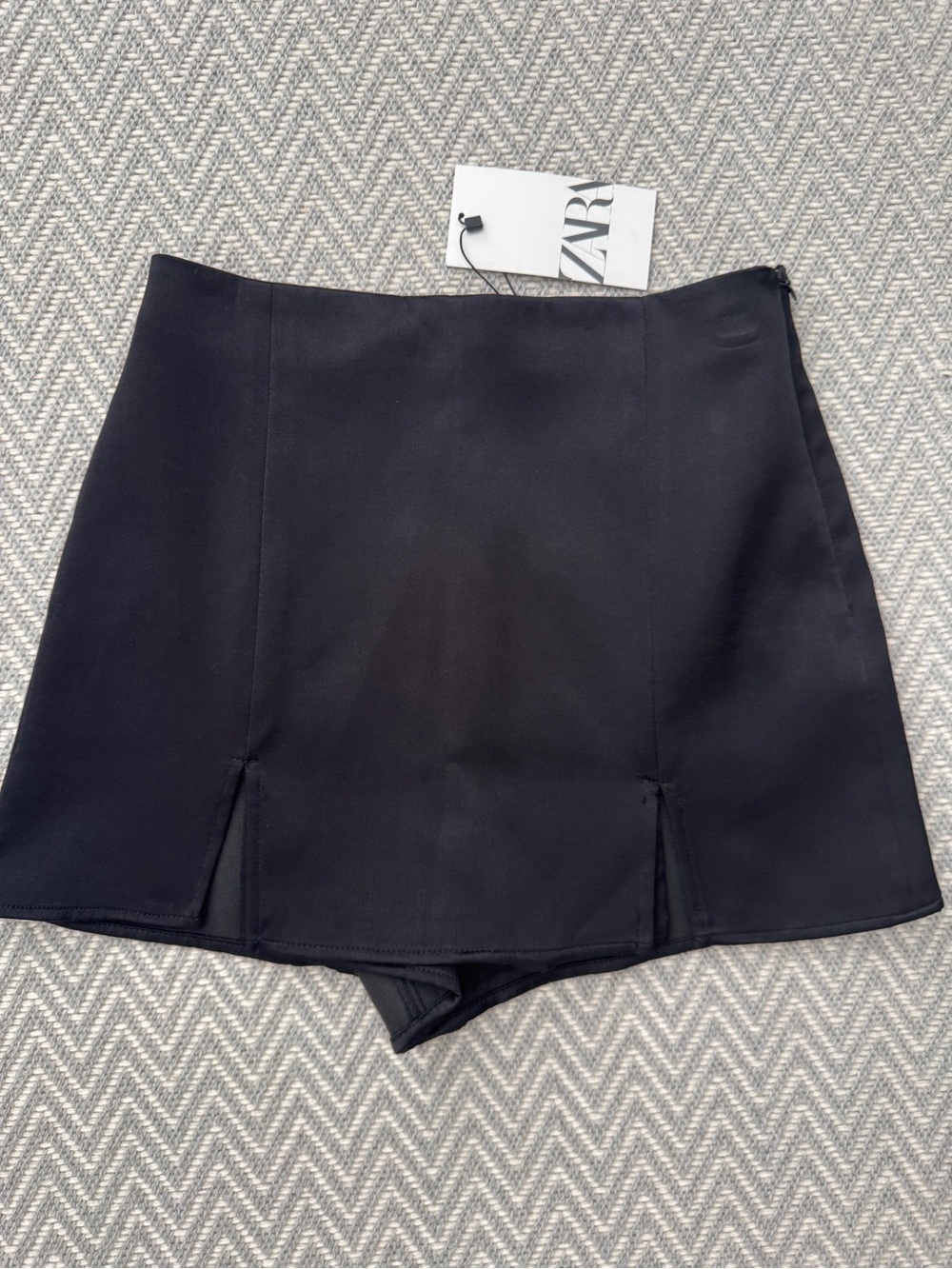 Zara Black Women's Mini Flat Front Skort - Shorts size Small Side Zipper NWT